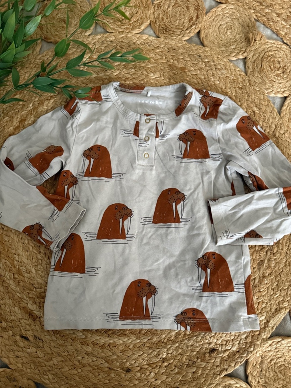 Mini Rodini Walrus Printed All Over Top. Size 3-4